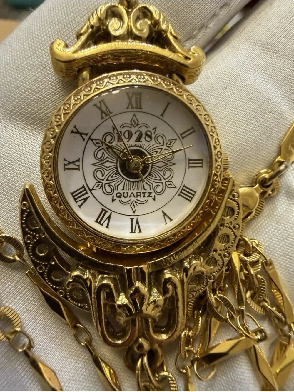 Vintage 1928 Jewelry Co Gold Tone Swivel Pendant Watch Necklace Ornate 32